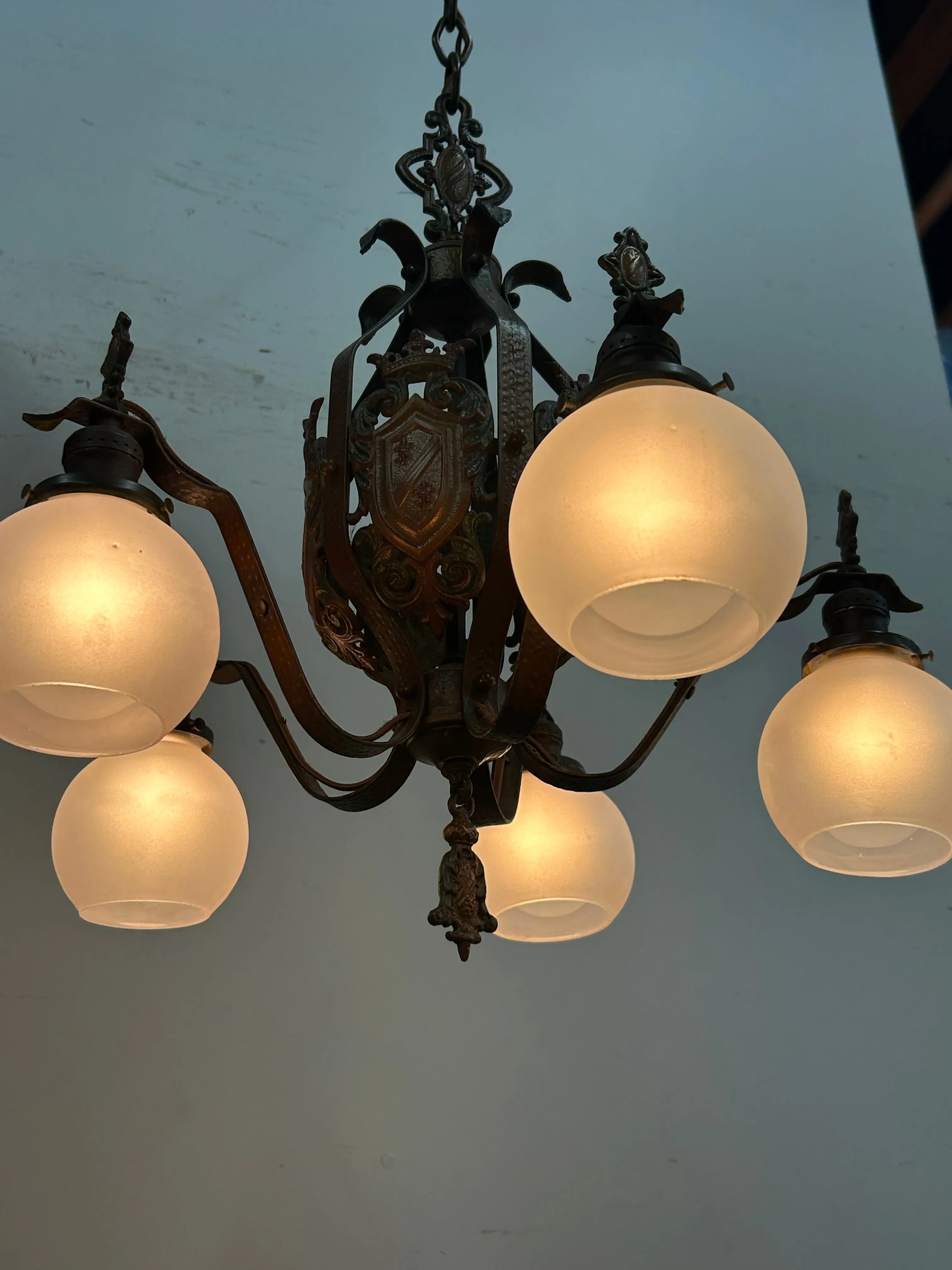 5-Light Chandelier w/ Shades (LT-517)