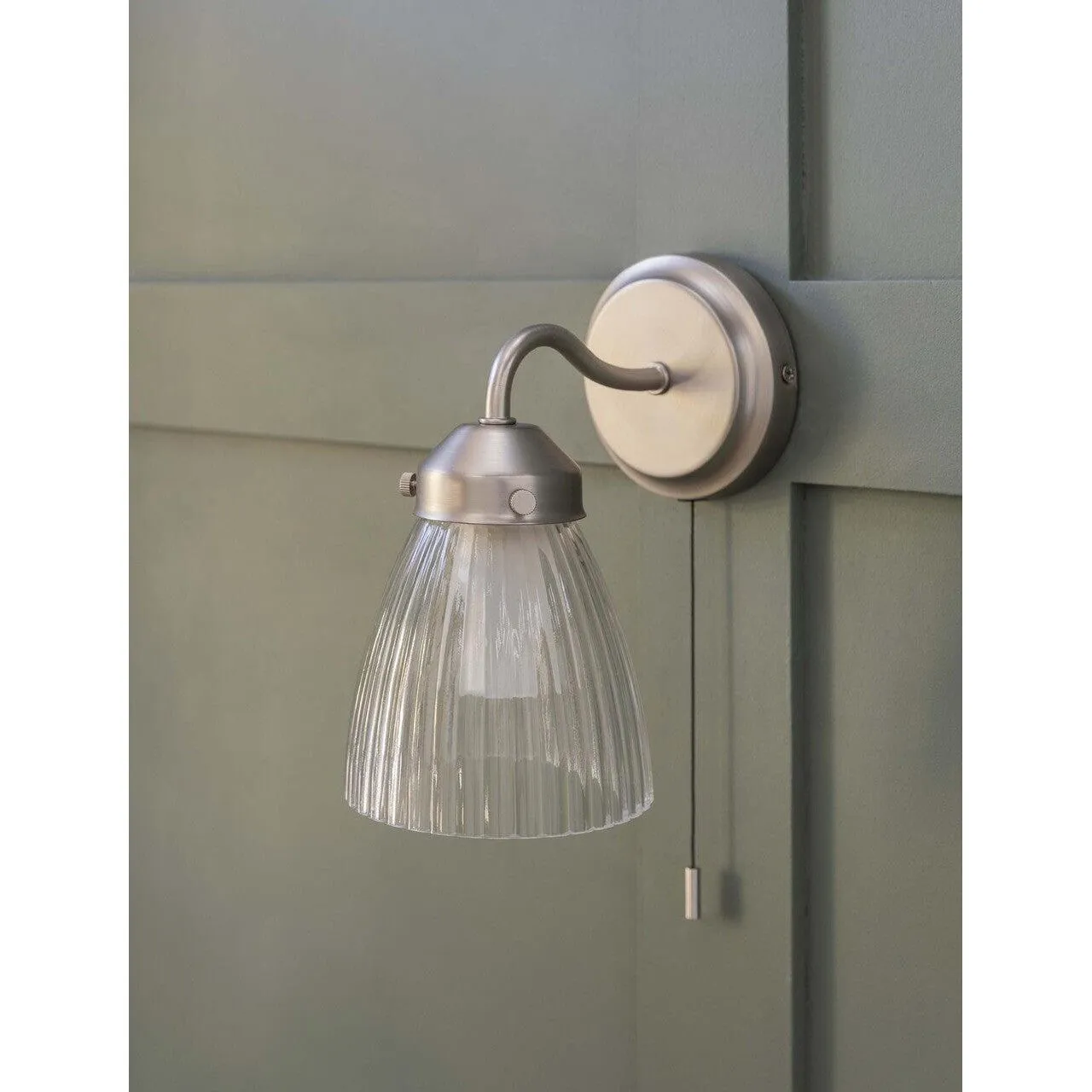 Fovant Bathroom Glass Wall Light | Satin Nickel