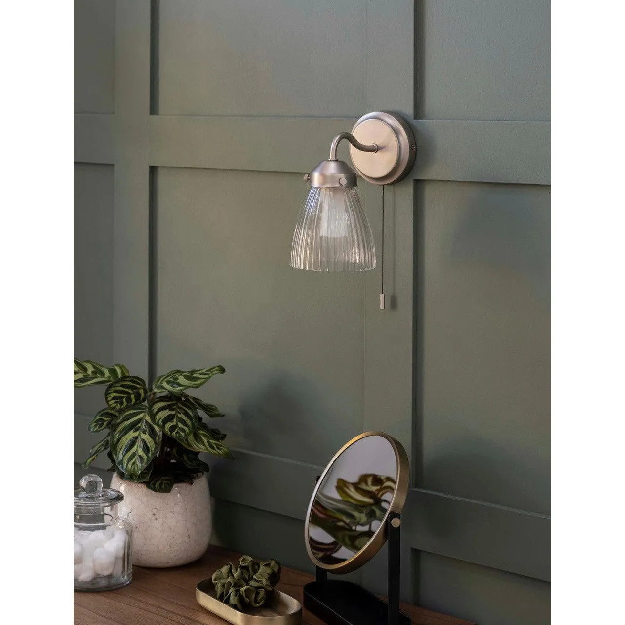 Fovant Bathroom Glass Wall Light | Satin Nickel