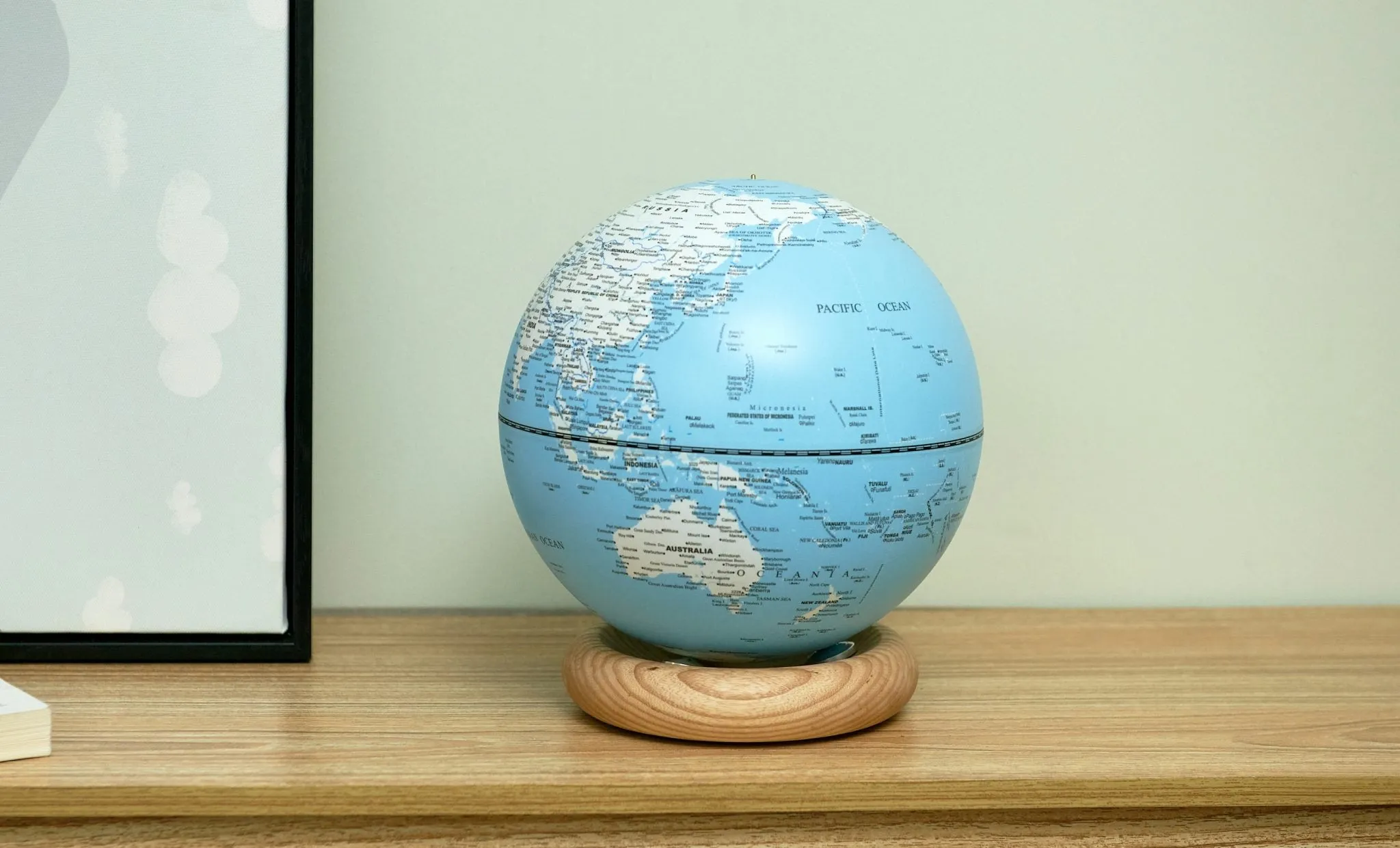 Gingko - Atlas Globe Lamp