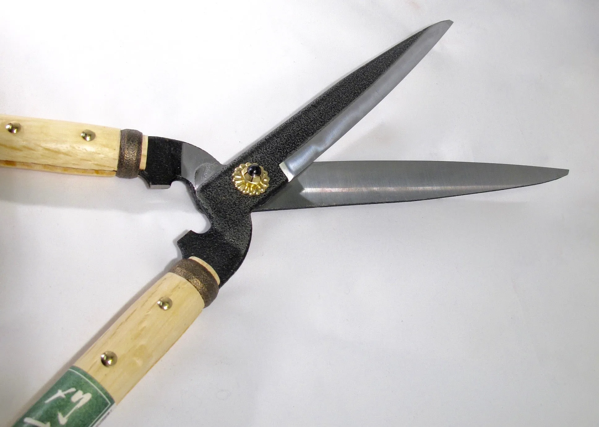 Nishigaki Hedge Shears Gold 200mm 8"