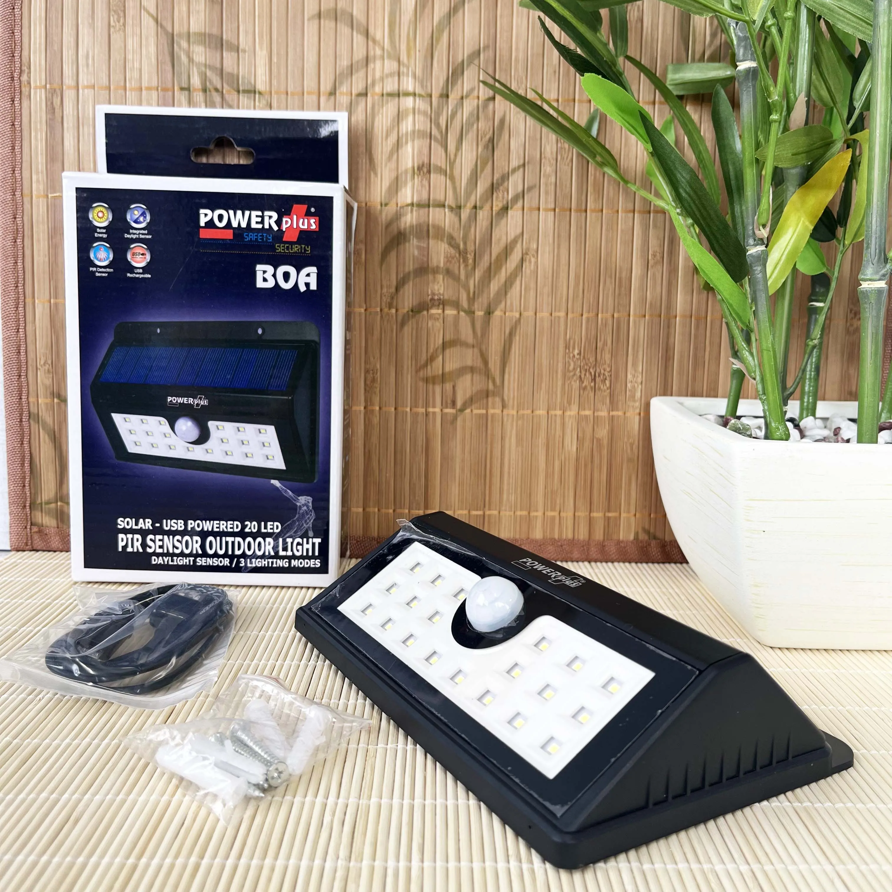 POWERplus Boa Solar / USB PIR Sensor LED Outdoor Light